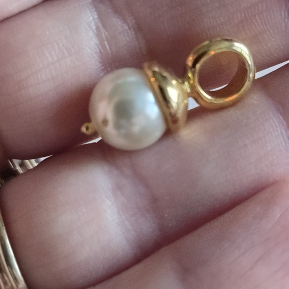 pendant white faux pearl gold tone metal charm pearlcore - Picture 8 of 8